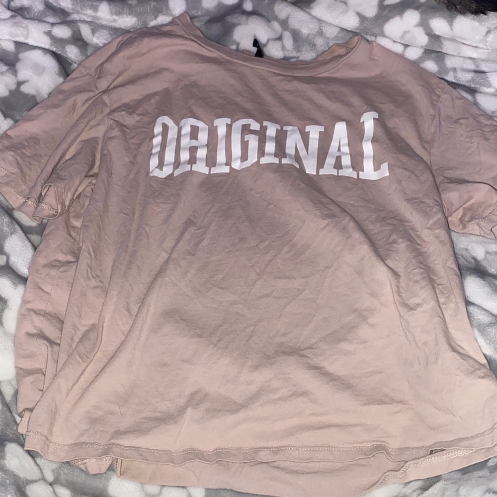 slightly cropped tshirt